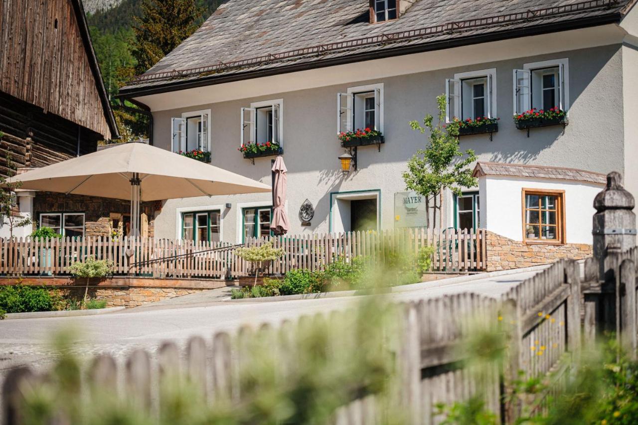 Mayer - Wirtshaus Und Dorfhotel Sankt Martin am Grimming Exterior foto