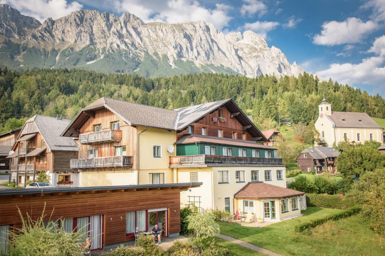 Mayer - Wirtshaus Und Dorfhotel Sankt Martin am Grimming Exterior foto